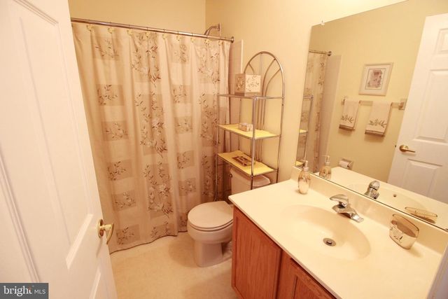 30 LEIGHTON DR, Mount Laurel, NJ 08054
