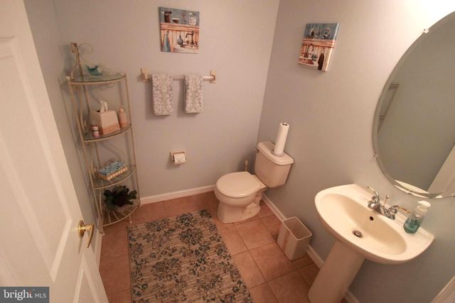 30 LEIGHTON DR, Mount Laurel, NJ 08054