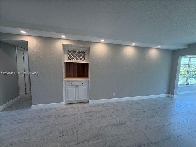 9273 SW 8th St 311, Boca Raton, FL 33428