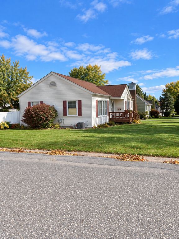 435 S 6th Street, Barron, WI 54812 — exterior