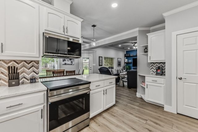 310 Augusta Drive, Huntsville, TX 77340