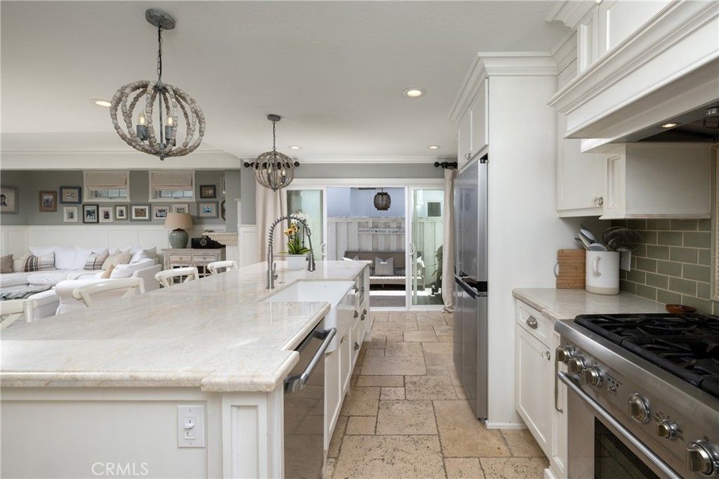 Image 10 of property listing at 331 Walnut Street, Newport Beach, CA 92663