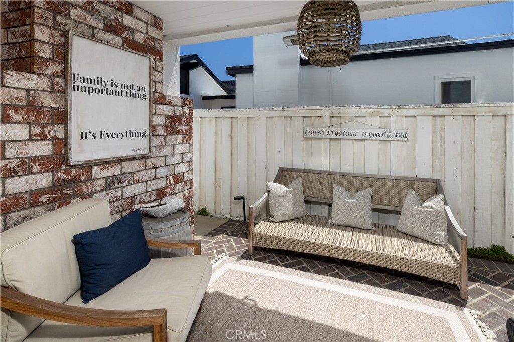 Image 12 of property listing at 331 Walnut Street, Newport Beach, CA 92663
