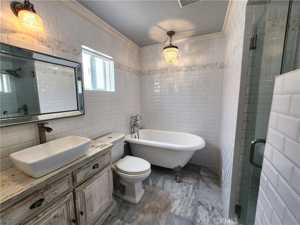 Image 23 of property listing at 331 Walnut Street, Newport Beach, CA 92663
