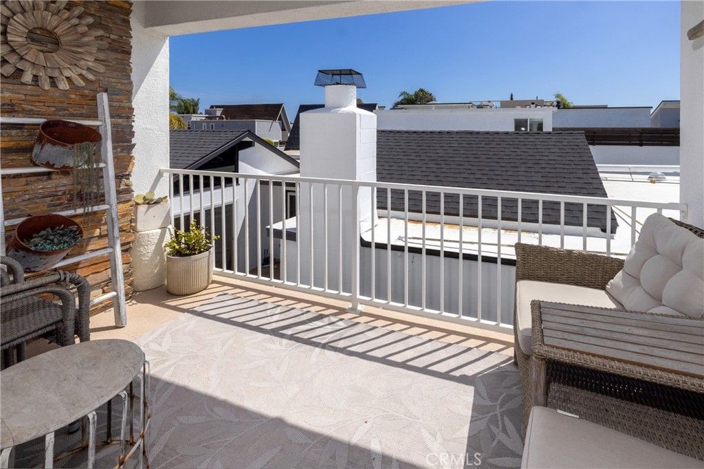 Image 24 of property listing at 331 Walnut Street, Newport Beach, CA 92663
