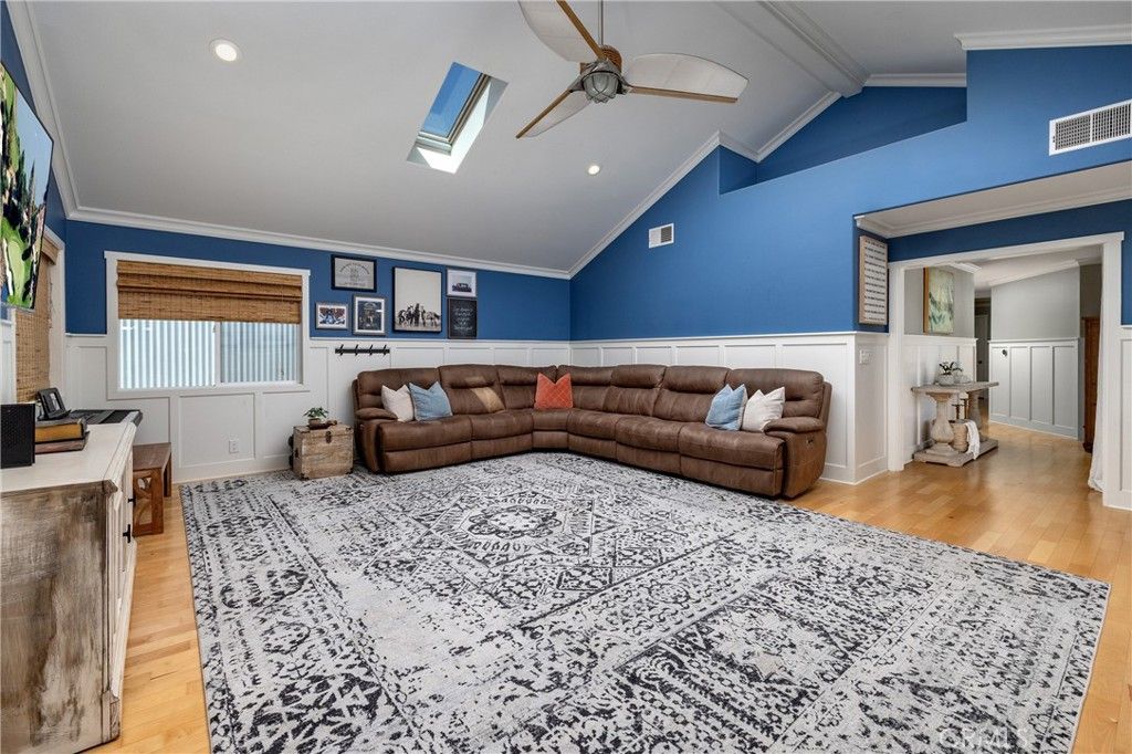 Image 27 of property listing at 331 Walnut Street, Newport Beach, CA 92663