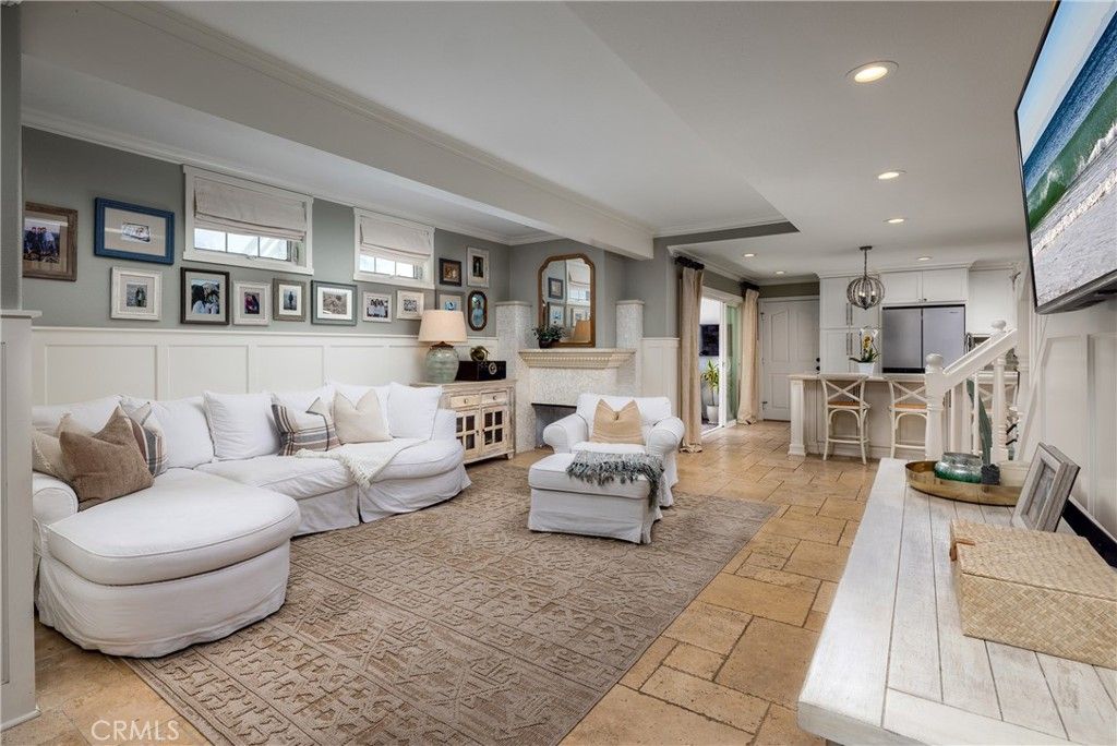 Image 4 of property listing at 331 Walnut Street, Newport Beach, CA 92663