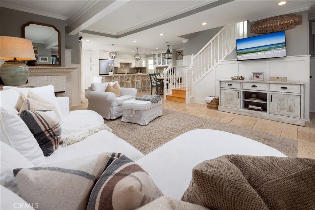 Image 5 of property listing at 331 Walnut Street, Newport Beach, CA 92663