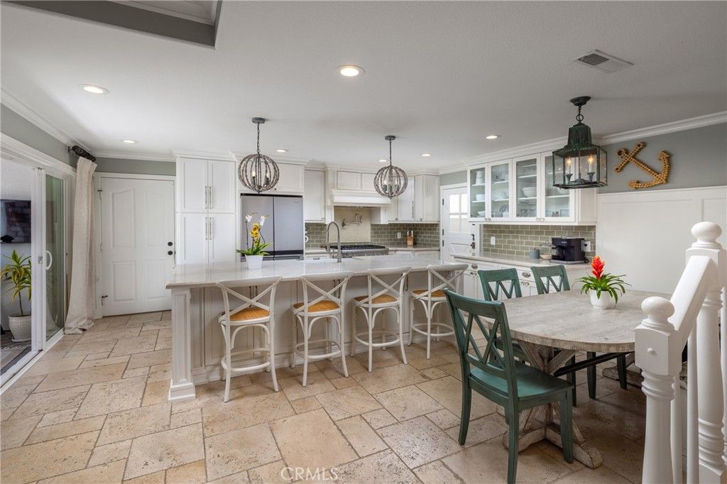 Image 9 of property listing at 331 Walnut Street, Newport Beach, CA 92663
