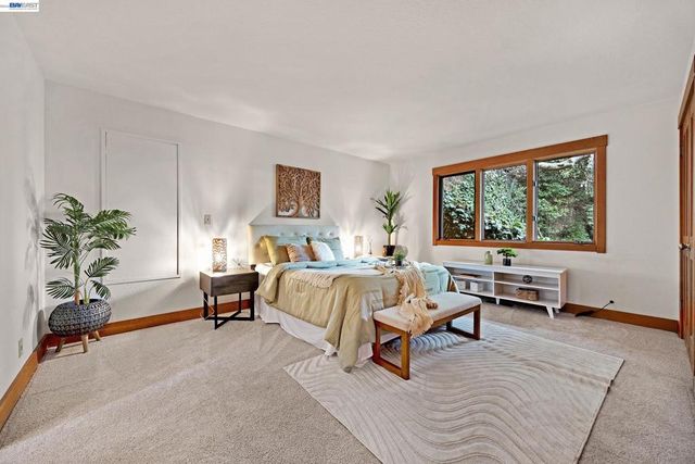 7360 Claremont Ave, Berkeley, CA 94705