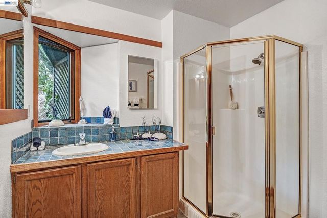 7360 Claremont Ave, Berkeley, CA 94705