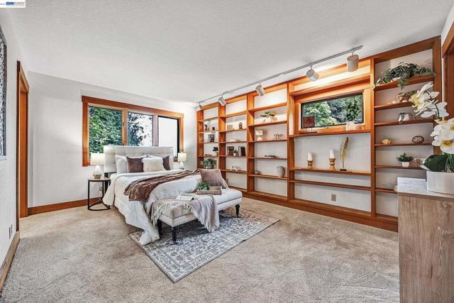 7360 Claremont Ave, Berkeley, CA 94705