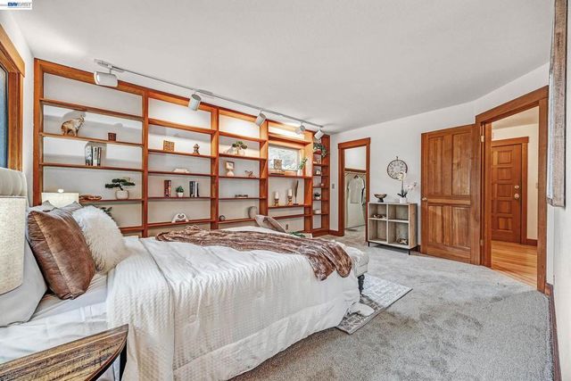 7360 Claremont Ave, Berkeley, CA 94705