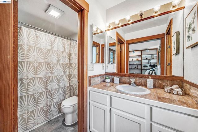 7360 Claremont Ave, Berkeley, CA 94705