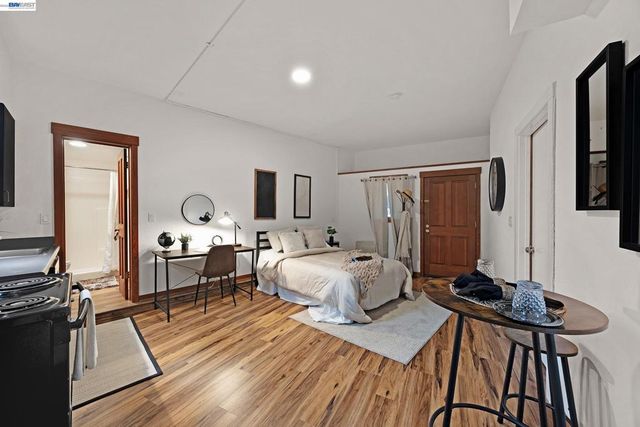 7360 Claremont Ave, Berkeley, CA 94705