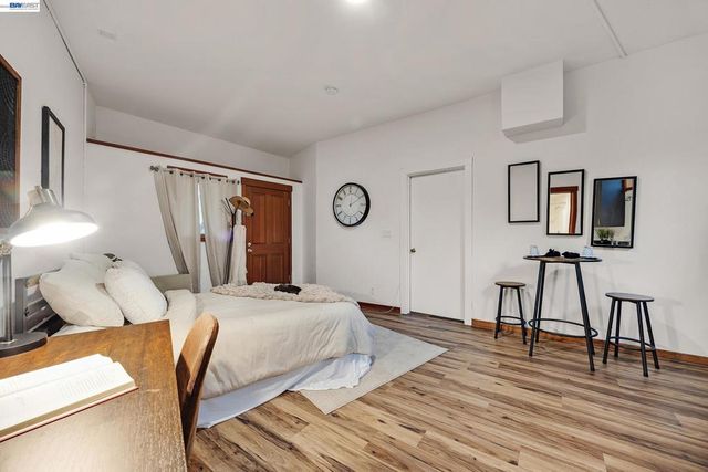 7360 Claremont Ave, Berkeley, CA 94705