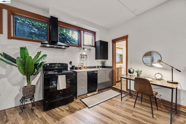 7360 Claremont Ave, Berkeley, CA 94705