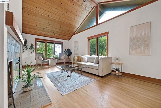7360 Claremont Ave, Berkeley, CA 94705