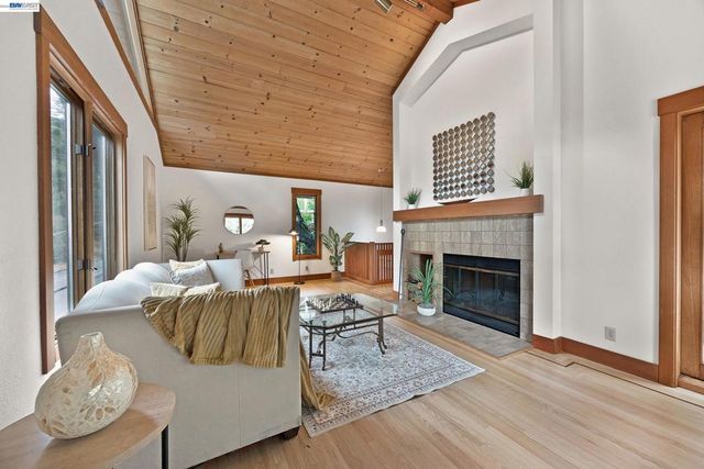 7360 Claremont Ave, Berkeley, CA 94705