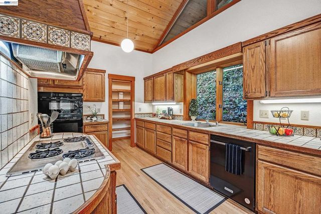7360 Claremont Ave, Berkeley, CA 94705