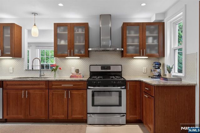 14 Gray Street, Montclair, NJ 07042