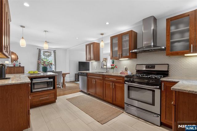 14 Gray Street, Montclair, NJ 07042