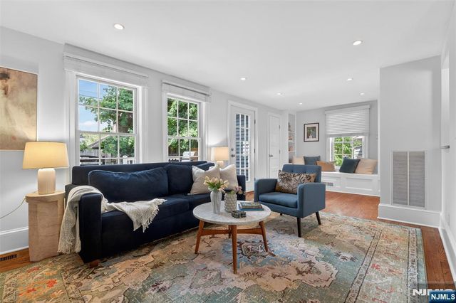 14 Gray Street, Montclair, NJ 07042