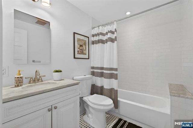 14 Gray Street, Montclair, NJ 07042