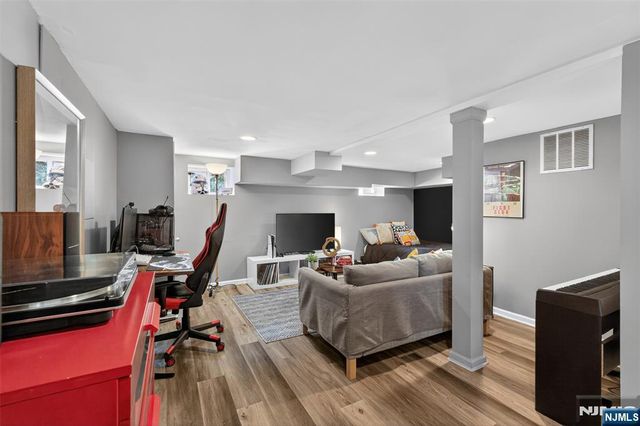 14 Gray Street, Montclair, NJ 07042
