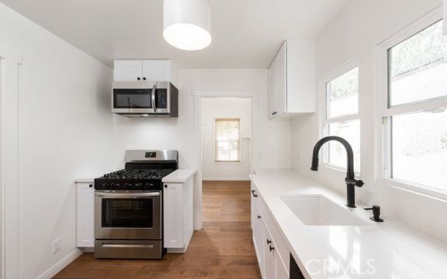 3202 Minneapolis, Los Angeles, CA 90039