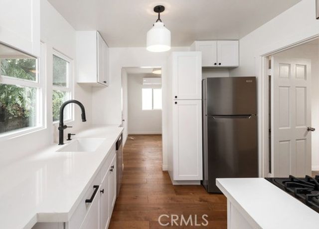 3202 Minneapolis, Los Angeles, CA 90039