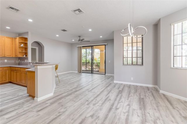 1611 Passion Vine Cir 12-2, Weston, FL 33326