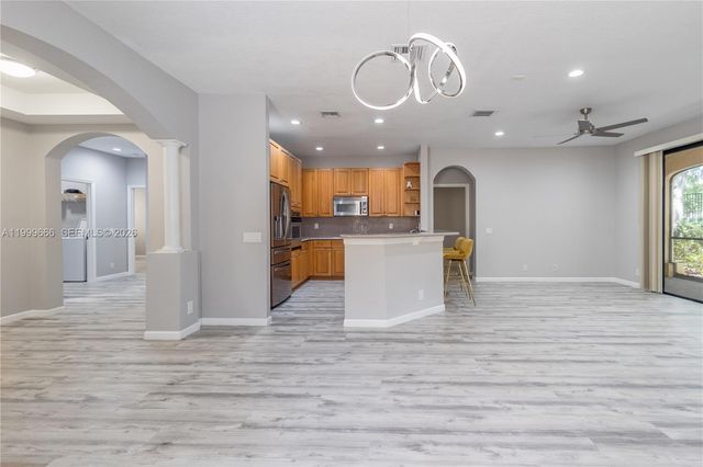 1611 Passion Vine Cir 12-2, Weston, FL 33326