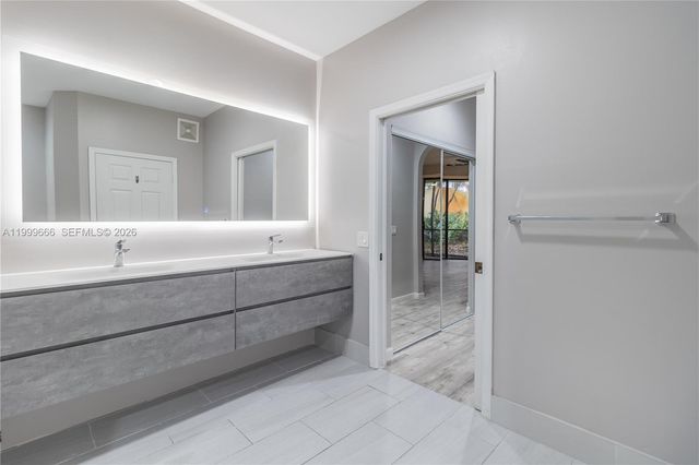 1611 Passion Vine Cir 12-2, Weston, FL 33326