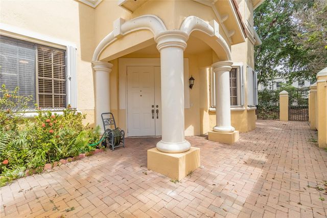 1611 Passion Vine Cir 12-2, Weston, FL 33326