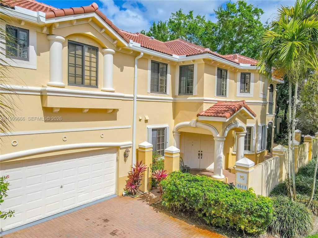 1611 Passion Vine Cir 12-2, Weston, FL 33326