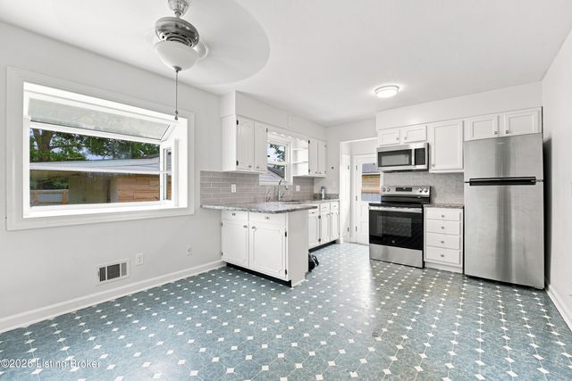 3455 Heatherfield Dr, Louisville, KY 40216
