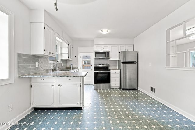 3455 Heatherfield Dr, Louisville, KY 40216