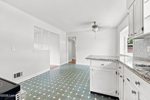 3455 Heatherfield Dr, Louisville, KY 40216