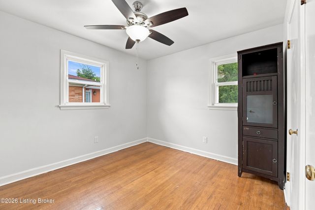 3455 Heatherfield Dr, Louisville, KY 40216