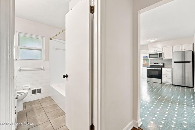 3455 Heatherfield Dr, Louisville, KY 40216