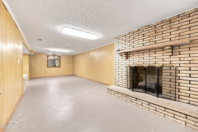 3455 Heatherfield Dr, Louisville, KY 40216