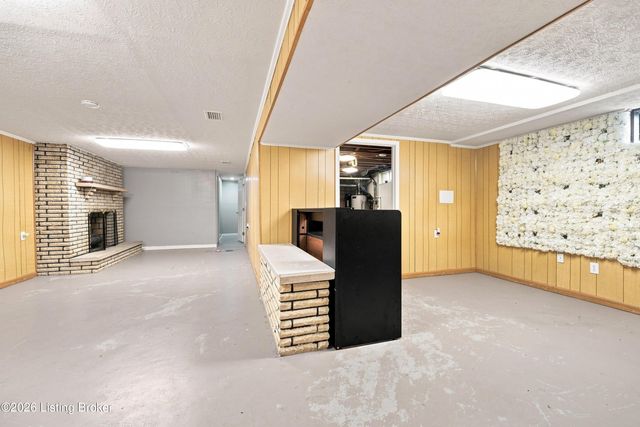 3455 Heatherfield Dr, Louisville, KY 40216