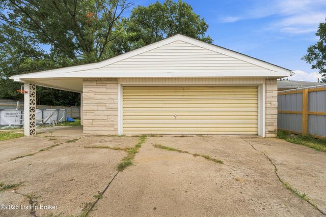 3455 Heatherfield Dr, Louisville, KY 40216