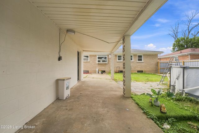 3455 Heatherfield Dr, Louisville, KY 40216