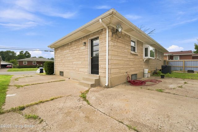 3455 Heatherfield Dr, Louisville, KY 40216