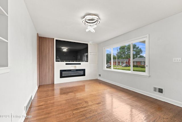 3455 Heatherfield Dr, Louisville, KY 40216