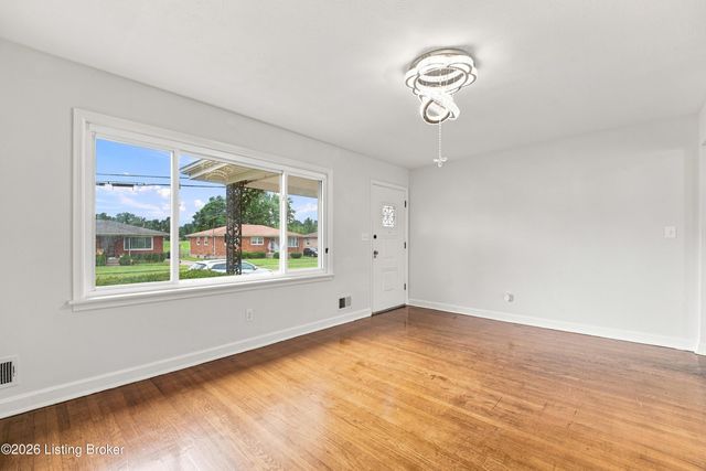 3455 Heatherfield Dr, Louisville, KY 40216