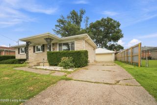 3455 Heatherfield Dr, Louisville, KY 40216