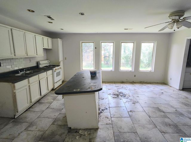 5 21ST COURT NW, Center Point, AL 35215